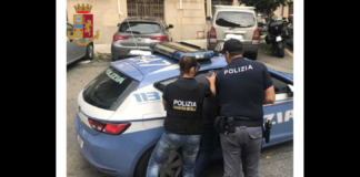 I poliziotti delle Volanti della Questura di Messina hanno tratto in arresto in flagranza di reato due cittadini di nazionalità tunisina, rispettivamente di 24 e 25 anni, e uno di nazionalità marocchina di 26 anni