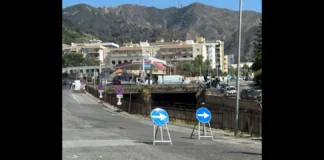 La società Terna Rete Italia SpA ha comunicato, con nota pervenuta al protocollo del Comune di Messina in data venerdì 9 agosto, che “nell’ambito dei lavori di realizzazione dell’elettrodotto in cavo interrato ‘Approdo Sottomarino – SE Annunziata’, in località Annunziata, la riapertura anticipate, rispetto al cronoprogramma, a partire dal 12 agosto, del tratto di strada attualmente interdetto alla circolazione veicolare, quello di viale Anunziata, compreso tra via Antonio Agostino-via Ciaramita e via Roma”
