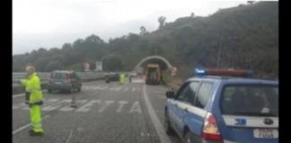 Drammatico incidente sul viadotto Pozzo, in direzione Palermo, poco prima dei caselli di Brolo, sulla Messina-Palermo, la A20: un’auto è finita contro il guard rail, provocando la morte di una coppia, marito e moglie, che viaggiava a bordo del veicolo