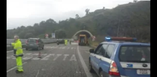 Drammatico incidente sul viadotto Pozzo, in direzione Palermo, poco prima dei caselli di Brolo, sulla Messina-Palermo, la A20: un’auto è finita contro il guard rail, provocando la morte di una coppia, marito e moglie, che viaggiava a bordo del veicolo