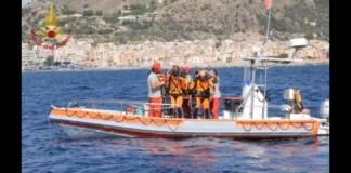 Recuperato il quinto corpo che era rimasto intrappolato all’interno del ‘Bayesian’, affondato nelle acque di Porticello (Palermo) lunedì mattina. Si tratta del cadavere che era stato individuato ieri, poco prima dello stop alle operazioni dei sommozzatori dei vigili del fuoco
