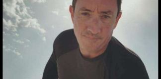 E’ indagato ufficialmente per naufragio e omicidio plurimo colposi James Cutfield, 50 anni, il comandante neozelandese del Bayesian, il veliero affondato una settimana fa a Porticello nel palermitano in cui sono morte sette persone