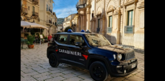 Nella serata di lunedì i militari della Tenenza di Scicli, fattivamente coadiuvati nei giorni scorsi dai colleghi della Stazione di San Nicola di Marsala (TP), hanno tratto in arresto, al fine di dare esecuzione ad un ordine di custodia cautelare, emesso dal Tribunale di Ragusa, a seguito della richiesta della Procura della Repubblica Iblea, un 27enne ed una 34enne, entrambi pregiudicati e originari della città barocca