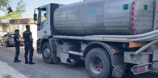 ‘Sciacalli sulla crisi idrica: autobotti “pirata” senza autorizzazioni operanti completamente in nero trasportavano acqua di provenienza ignota in autocisterne prive di qualsiasi controllo sanitario’