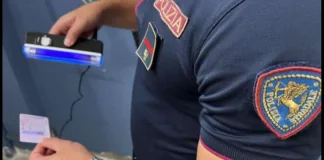 Guidava con una patente inglese falsa e non era la prima volta: si tratta di un uomo di nazionalità Srilankese di 39 anni, sorpreso la scorsa notte alla guida di un’autovettura di grossa cilindrata mentre, in compagnia di un connazionale, stava raggiungendo dalla Francia la città di Messina dove avrebbe trascorso un periodo di ferie