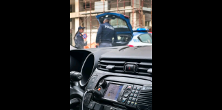 Nelle ore scorse…, un uomo è stato tratto in arresto dagli agenti della Squadra Volante della Questura di Catania dopo aver commesso una rapina in un supermercato di via Carlo Marx a Misterbianco