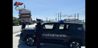 ‘Era sottoposta al “Divieto di avvicinamento con obbligo di mantenere la distanza di 200 metri dalla persona offesa e dalla sua abitazione” dal giugno 2023 ma nonostante questo è stata trovata vicino all’abitazione dell’uomo di cui si era invaghita e per questo è stata arrestata e posta ai domiciliari’