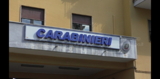 I Carabinieri della Stazioni di Cesa e Parete della Compagnia di Aversa, all’esito di tempestive ricerche e di un rapido coordinamento informativo e operativo tra reparti dell’Arma e con il supporto informativo della Compagnia di Caivano, hanno tratto in arresto in flagranza del reato di rapina un giovane