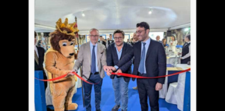 Ieri sera ha preso ufficialmente il via la sesta edizione del Messina Street Food Fest, l’evento gastronomico più atteso dell’anno, che si protrarrà fino a domenica 20 ottobre: organizzato da Eventivamente in collaborazione con il Comune di Messina e cofinanziato dall’Assessorato regionale alle Attività Produttive nell’ambito dell’iniziativa “Sicilia che piace 2024”, quest’anno il festival porta una nuova ondata di magia con il tema del circo, che ha trasformato Piazza Cairoli in un palcoscenico di sapori e intrattenimento