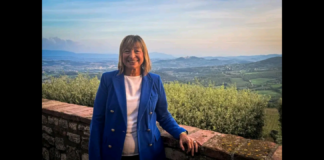 “Oggi ho attraversato la Media Valle del Tevere, incontrando volti e storie che arricchiscono il cuore della nostra regione: Siamo partiti da Bettona, dove abbiamo constatato un ottimo esempio di come i fondi europei, elargiti dalla Regione, possano riqualificare il territorio, rivitalizzare i centri storici e offrire nuove opportunità alla comunità”