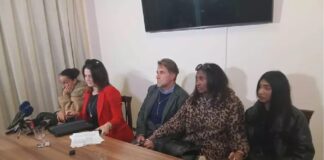 “Fino all’autopsia non ci saranno svolte nelle indagini: E’ inutile cercare altro perchè non abbiamo altro da darvi… possiamo dire che all’esito dell’autopsia valuteremo se fare denuncia e quale ipotesi di reato ipotizzare… poi sarà la Procura a procedere”