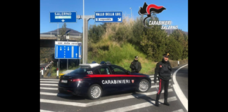 I Carabinieri del Reparto Territoriale di Vallo della Lucania, coadiuvati da personale della Stazione CC di Potenza, hanno eseguito una Ordinanza di custodia cautelare degli arresti domiciliari, emessa, su richiesta di questa Procura della Repubblica, dal GIP del Tribunale di Vallo della Lucania nei confronti di 3 persone (altrettante sono indagate in stato di libertà) indagate, a vario titolo, per truffa, indebito utilizzo di strumenti di pagamento diversi dai contanti, sostituzione di persona e riciclaggio