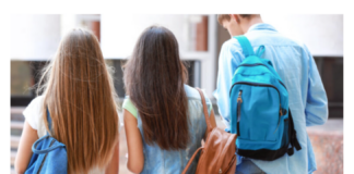 Una ragazzina di 12 anni ha colpito con coltello un suo compagno, questa mattina, nel cortile della scuola Vivaldi, a Santa Maria delle Mole nel comune di Marino nell’area dei Castelli Romani alle porte di Roma: la ragazzina, che lì per lì dopo i colpi è scappata allontanandosi a piedi, ha poi contattato i Carabinieri in lacrime per autodenunciarsi