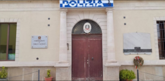 Nel corso della serata di domenica scorsa, nell’area chiamata “boschetto”, sita nei pressi del campo di calcio della frazione Olivarella del Comune di San Filippo del Mela (ME), generalmente nota alle Forze dell’Ordine come luogo di spaccio di sostanze stupefacenti, agenti della Polizia di Stato, insospettiti da alcuni movimenti, hanno sottoposto a controllo due giovani di diciannove anni di origine magrebina