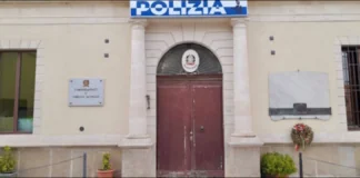 Nel corso della serata di domenica scorsa, nell’area chiamata “boschetto”, sita nei pressi del campo di calcio della frazione Olivarella del Comune di San Filippo del Mela (ME), generalmente nota alle Forze dell’Ordine come luogo di spaccio di sostanze stupefacenti, agenti della Polizia di Stato, insospettiti da alcuni movimenti, hanno sottoposto a controllo due giovani di diciannove anni di origine magrebina