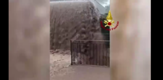 Ad Acireale i Vigili del fuoco sono intervenuti in seguito al crollo di un muro perimetrale in via Giorgio La Pira, nei pressi della Circonvallazione: sempre ad Acireale una persona è stata soccorsa in un’abitazione allagata in via Rocco Chinnici; ad Aci Sant’Antonio i pompieri hanno soccorso alcuni automobilisti bloccati nelle loro auto in via Aldo Moro, dove sono intervenuti anche per alcune persone rimaste dentro un supermercato completamente allagato