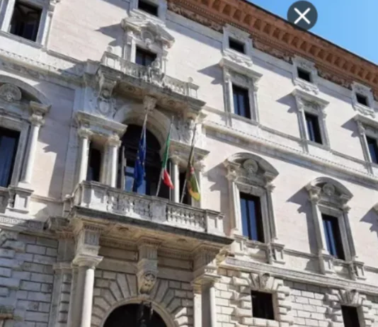 La sede di palazzo Cesaroni (piazza Italia – Perugia) rimarrà aperta fino all’ultimazione delle operazioni di spoglio: in occasione delle elezioni per il rinnovo del presidente della Giunta regionale dell’Umbria e dei 20 componenti dell’Assemblea legislativa