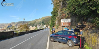 I carabinieri della Stazione di Bagnara Calabra nel corso di un’operazione giudiziaria da loro condotta nelle ore scorse hanno arrestato in flagranza di reato un 49enne del luogo, accusato di violenza sessuale ai danni di una ragazza di 16 anni
