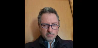 ‘Il deputato napoletano di Alleanza Verdi – Sinistra, Francesco Emilio Borrelli, è stato vittima di una brutale aggressione ad opera di diverse persone nel corso di un sopralluogo che stava svolgendo in via Sant’Arcangelo a Baiano per denunciare il fenomeno della sosta abusiva gestita da personaggi vicini ai clan’