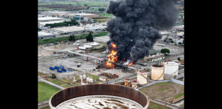 È stata identificata la prima vittima dell’esplosione avvenuta ieri mattina nello stabilimento Eni a Calenzano: si tratta di Vincenzo Martinelli, autista di autocisterne… aveva 51 anni… lascia due figlie