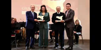 Un concerto del BachString Ensemble della Fondazione orchestra sinfonica siciliana e una serata alle Terrazze di Mondello, a Palermo, hanno fatto da elegante contesto alla seconda edizione del Premio Giuseppe Alessi, istituito dal governo Schifani per valorizzare uomini e donne che in Sicilia si sono distinti per il loro impegno etico, sociale, culturale e artistico in favore della comunità : questa edizione dedicata alla scienza e alla medicina ha visto protagonisti due esponenti del mondo accademico, che hanno raggiunto prestigiosi risultati nel panorama scientifico nazionale e internazionale