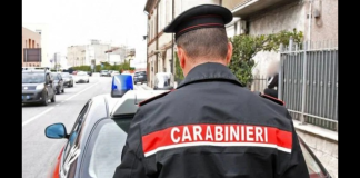 Bimbo ingerisce una monetina, i carabinieri di ritorno dal carcere prestano soccorso e salvano il piccolo scortandolo in ospedale a Napoli: i carabinieri della sezione radiomobile della compagnia di Castellammare di Stabia avevano appena trasferito nel carcere napoletano di Poggioreale una persona arrestata nel pomeriggio