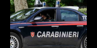 Un ventiquattrenne…, è stato arrestato e la madre denunciata dopo i controlli dei carabinieri di Bagnoli in un’abitazione del quartiere Poggioreale