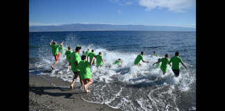 A Mili Marina si è rinnovata la tradizione col Bagno di inizio anno: un evento popolare che si svolge ogni primo dell’anno presso la spiaggia di vicolo Scoppo… i goliardici bagnanti sfidano le acque fresche del mar Ionio… per molti, rappresenta un modo per “rinascere” simbolicamente con l’anno nuovo, affrontando una piccola prova di coraggio e rafforzando il senso di comunità
