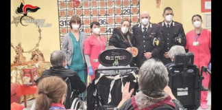 I Carabinieri della Stazione di Volturara Irpina, nella serata di ieri, hanno fatto visita a una struttura sociosanitaria residenziale per anziani non autosufficienti, rinnovando il tradizionale scambio di auguri per il nuovo anno
