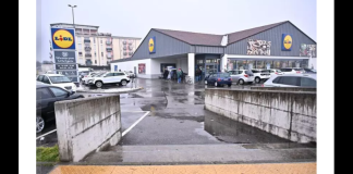 Nella mattinata di oggi 06 gennaio 2025…, intorno alle ore 09.15 una 39enne è stata accoltellata da un uomo che l’ha attinta al termine di una lite avvenuta nel parcheggio del supermercato Lidl di via Lombardia, a Seriate, in provincia di Bergamo: entrambi i soggetti…, accoltellatore e vittima sarebbero stranieri