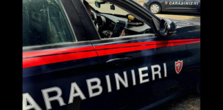 Fermati per un normale controllo stradale, finiscono per aggredire i carabinieri in pieno centro di Atripalda, in provincia di Avellino: protagonisti due giovani extracomunitari che alla richiesta di presentare i documenti di identità si sono prima rifiutati per poi passare a vie di fatto