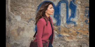 “Mina Settembre”, l’indomita assistente sociale napoletana interpretata da Serena Rossi, torna su Rai1 in prima serata, a partire da domenica 12 gennaio 2025: nella terza stagione della fiction – che nelle precedenti edizioni ha dominato gli ascolti della domenica sera con una media di oltre quattro milioni di spettatori – il pubblico ritroverà Mina al lavoro nel consultorio di uno dei quartieri più difficili di Napoli, il Rione Sanità, alle prese con quotidiane ingiustizie, povertà e miseria