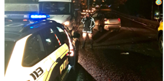 Intorno all’una e trenta della notte…, tra ieri 18 gennaio ed oggi domenica 19 gennaio in viale Gazzi a Messina in corrispondenza dell’ultimo semaforo situato dopo l’uscita dell’omonimo Svincolo della Tangenziale si è verificato un grave incidente stradale a causa del quale un 38enne messinese si trova ricoverato in condizioni gravissime (per le ferite riportate nello scontro) al Policlinico Universitario di via Consolare Valeria