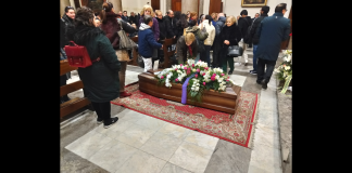 Oggi a Messina dopo le 15.30, una folla commossa è stata accolta presso la Chiesa di San Clemente, dove i presenti hanno tributato l’ultimo saluto a Caterina Pappalardo, la donna di 62 anni tragicamente uccisa martedì scorso in via Cesare Battisti, 272, dal figlio 26enne Giosuè Fogliani