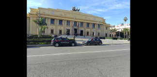 ‘Un’aggressione in piena regola, avvenuta il 2 aprile 2024 a Santa Lucia sopra Contesse nei pressi di un bar: per questa vicenda, in primo grado, erano stati condannati marito e moglie e figlia… Placido Arena e Valentina Puleo e Ivana Arena che dovevano rispondere di lesioni personali aggravate mentre Ivana Arena doveva rispondere anche di minacce per aver detto “vi taglio la faccia e vi ammazzo di bastonate”’