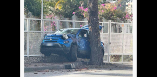 Si è verificato questa mattina lungo la strada Panoramica dello Stretto, nei pressi del Complesso Linea Verde… a Messina… un grave incidente stradale: secondo le prime ricostruzioni, un’auto, una Fiat 500X, è uscita di strada per cause ancora da chiarire, andando a schiantarsi tra un albero e la cancellata di un condominio, dove è rimasta incastrata