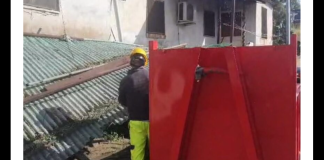 Questa mattina sono stati consegnati all’impresa Luvitiem…, i lavori di demolizione e bonifica delle baracche di via Bonsignore, alla presenza del sub commissario (al risanamento) di Governo… Marcello Scurria, del direttore dei lavori ingegner Giuseppe Morganti e, per la struttura commissariale, dell’architetto Grazia Marullo e del geometra Ignazio Di Giuseppe