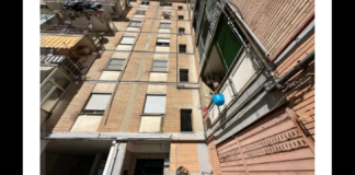 Vincenzo Loffredo, padre della piccola Giulia che sarebbe morta a causa di un’aggressione da parte del pitbull di famiglia, ha chiesto di essere ascoltato di nuovo dagli inquirenti per rispondere a dubbi e incongruenze: che, per la verità, sono diversi… intanto, continuano le indagini sulla morte della bimba di soli 9 mesi