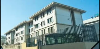 ‘Momenti di panico giovedì all’interno della Casa Circondariale di Messina, dove un detenuto del Reparto “Ordine e Sicurezza” ha lanciato un secchio contenente candeggina ed escrementi contro la direttrice Angela Sciavicco’