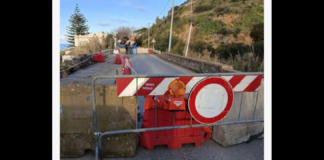 ‘Il Ponte Mella torna percorribile, ma solo per le automobili: Il transito sarà regolato da un impianto semaforico a senso unico alternato… nel pomeriggio di oggi, verrà quindi ripristinata la circolazione lungo il tratto della Strada Statale 113, compreso tra il Ponte Mella e il bivio di contrada Corridore a San Saba, chiuso da circa un mese’