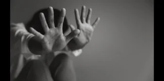 ‘Ha subito violenze sessuali ripetute e continuative per anni da parte di un cugino “più grande” iniziate quando era poco più di una bambina e aveva appena 11 anni: la storia arriva da un quartiere popolare di Catania, dove la Polizia ha arrestato un giovane di 20 anni’