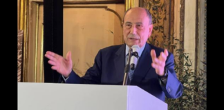 «Mi auguro che ci sia sempre una partecipazione libera al dibattito pubblico anche con le critiche giornalistiche, seppur fondate sulla realtà dei fatti, in questo momento di grande cambiamento per la Sicilia: La dialettica è fondamentale, noi stiamo provando a cambiare in meglio quest’Isola, è uno sforzo enorme, ma il mio impegno, e quello del governo regionale, è rivolto a privilegiare la meritocrazia rispetto alla “raccomandocrazia”… lo faccio perché ci credo, per sradicare dalla nostra terra un vecchio sistema pregiudizievole col quale siamo cresciuti… questa è la mia scommessa e su questo non intendo indietreggiare»