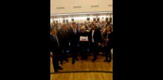 “A Peppino di Capri la Chiave della Città di Capri: Il Sindaco Paolo Falco ha consegnato a Peppino di Capri, in una gremitissima Sala Auditorium, la Chiave della Città di Capri”