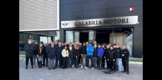 “A chi pensava di spegnere il nostro sorriso! A chi pensava di annientare il sorriso di questa splendida gente! A chi pensava di scalfire il nostro entusiasmo! A chi pensava di intimorirci con 2 litri di benzina”