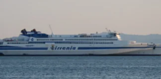 ‘“Carte gold” per viaggiare in Sicilia e Sardegna senza pagare a chi poteva chiudere un occhio su controlli e procedure amministrative: si indaga anche per corruzione nell’ambito dell’inchiesta condotta dalla Procura di Genova che ha portato, la settimana scorsa, al sequestro di tre traghetti della società Cin-Tirrenia, per un importo equivalente di oltre 64 milioni’