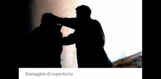 Ha inseguito la propria ex compagna fino in caserma dai carabinieri, minacciandola di morte e tentando anche di aggredirla: alla fine però sono stati gli stessi militari dell’Arma ad intervenire e salvare la donna, arrestando invece l’ex compagno, ritenuto responsabile di reiterati maltrattamenti nei confronti della donna, portata in salvo dagli stessi carabinieri