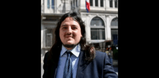 “L’ho appena detto anche al Prefetto. Bacoli non si piegherà ai proiettili, alle minacce: Ed ho trovato pieno sostegno da parte delle forze dell’ordine… sono stato alla Prefettura di Napoli… ho partecipato al Comitato Provinciale di Ordine e Sicurezza Pubblica, convocato dal Prefetto Michele di Bari, su quanto sta accadendo nella nostra città”