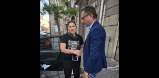 “Questa mattina intorno alle ore 12 viene richiesto l’intervento del 118 in soccorso ad una anziana paziente oncologica che vive con l’ossigeno, residente al corso San Giovanni a Teduccio: All’arrivo l’ambulanza viene fermata da alcune persone che lavorano nella produzione della serie Gomorra che hanno detto di aspettare perchè stavano girando alcune scene proprio in quel momento”