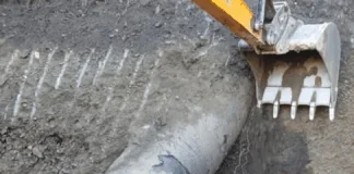 Nell’ambito dei lavori di risanamento di cui all’accordo quadro – “lavori di demolizione di manufatti abusivi ricadenti nella baraccopoli della città di Messina”, la ditta che sta eseguendo i lavori ha danneggiato il tratto di condotta che da pozzo Scordo serve l’area di Camaro San Paolo