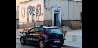 Nella mattinata odierna, in Partanna (TP), militari del Nucleo Investigativo del Comando Provinciale Carabinieri di Trapani, supportati in fase esecutiva da personale dello Squadrone Eliportato “Cacciatori di Sicilia” e dei Comandi Arma territorialmente competenti, hanno dato esecuzione a ordinanza di applicazione di misura cautelare emessa dai giudici del Tribunale di Palermo nei confronti 5 persone (di cui 3 destinatarie della custodia cautelare in carcere e 2 della misura dell’obbligo di dimora con prescrizione di presentazione alla Polizia giudiziaria)